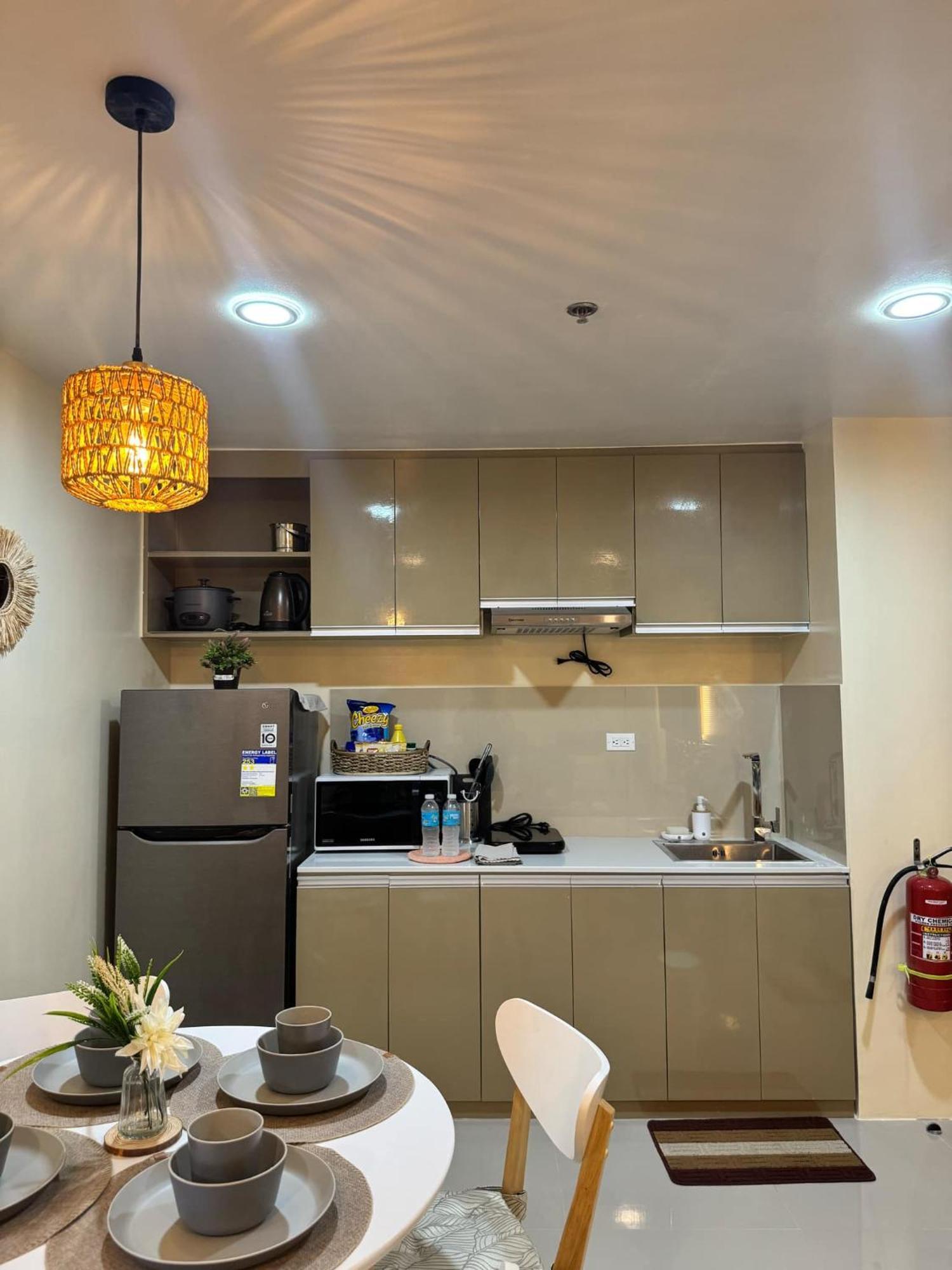 אילוילו Condo 801 Bernwood Tower מראה חיצוני תמונה